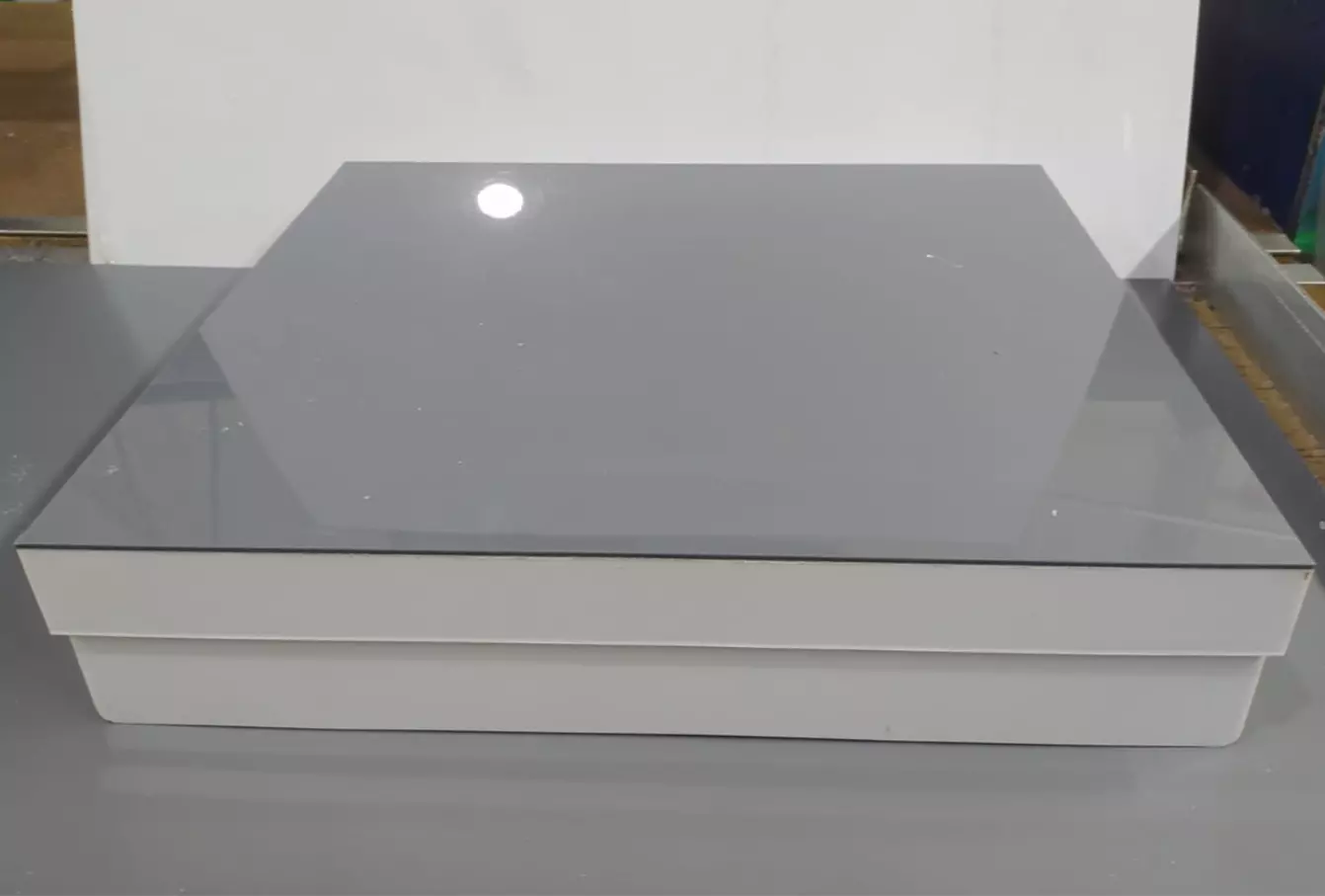 Caja con compartimientos en acrílico